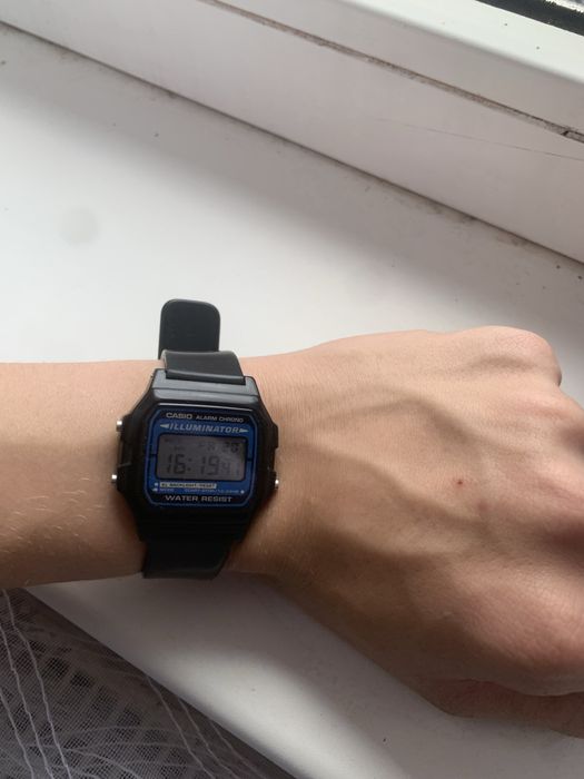 часи Casio F-105