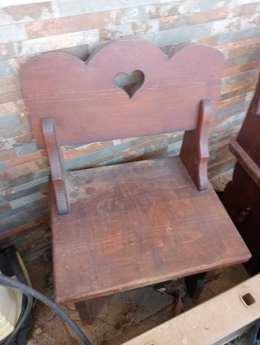 5 Cadeiras de madeira maciça