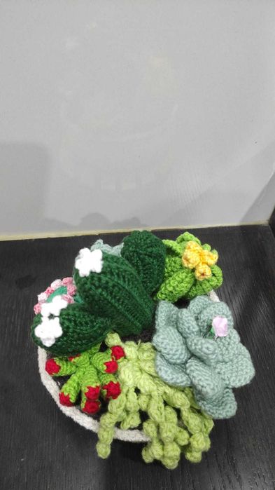 Amigurumi cestinha de catos