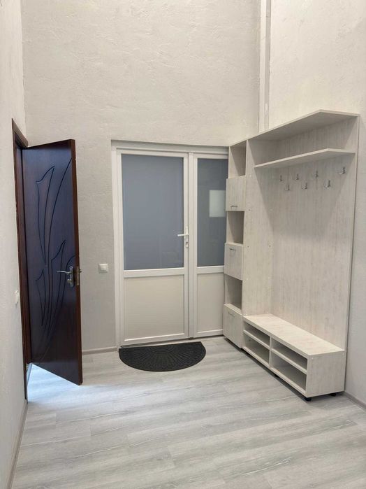 Продаж офісного приміщення 98.8 м2 вул Святослава Хороброго з ремонтом