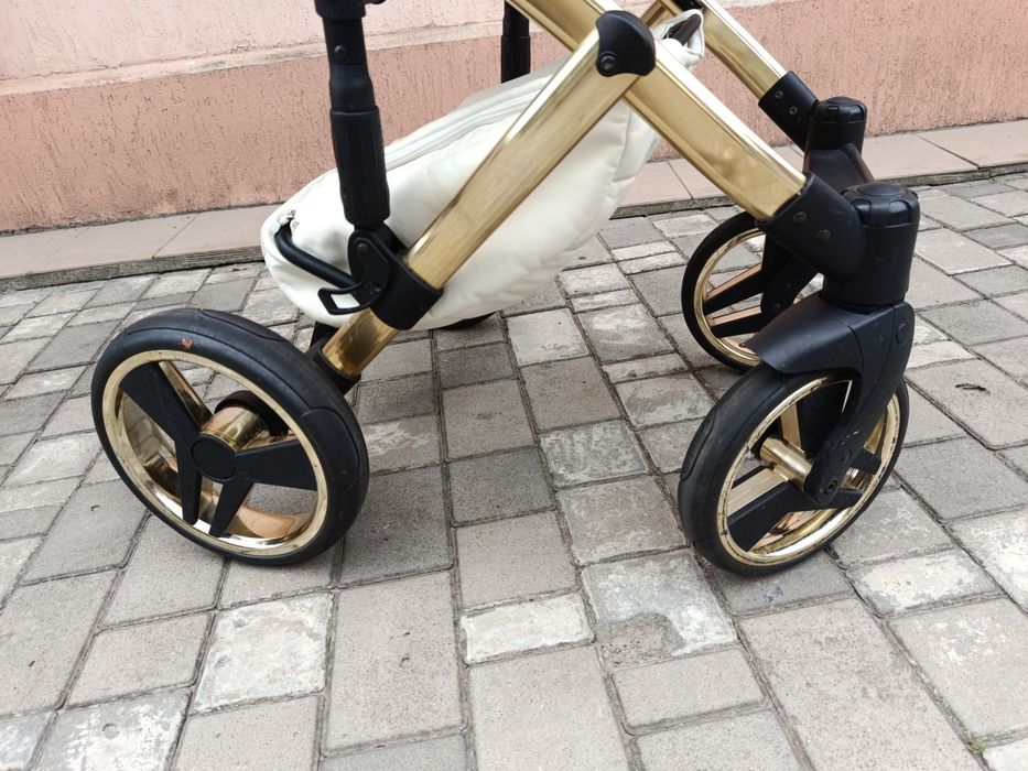 Продам Универсальная коляска 2 в 1 Junama Diamond S-Line/Individual