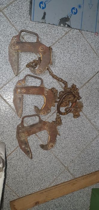Conjunto de pinças de elevação em aço.