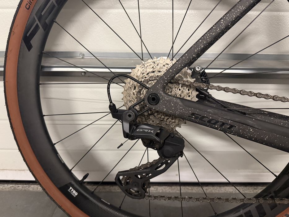 Scott Addict Gravel Carbono + Shimano GRX + Rodas FFWD Carbono