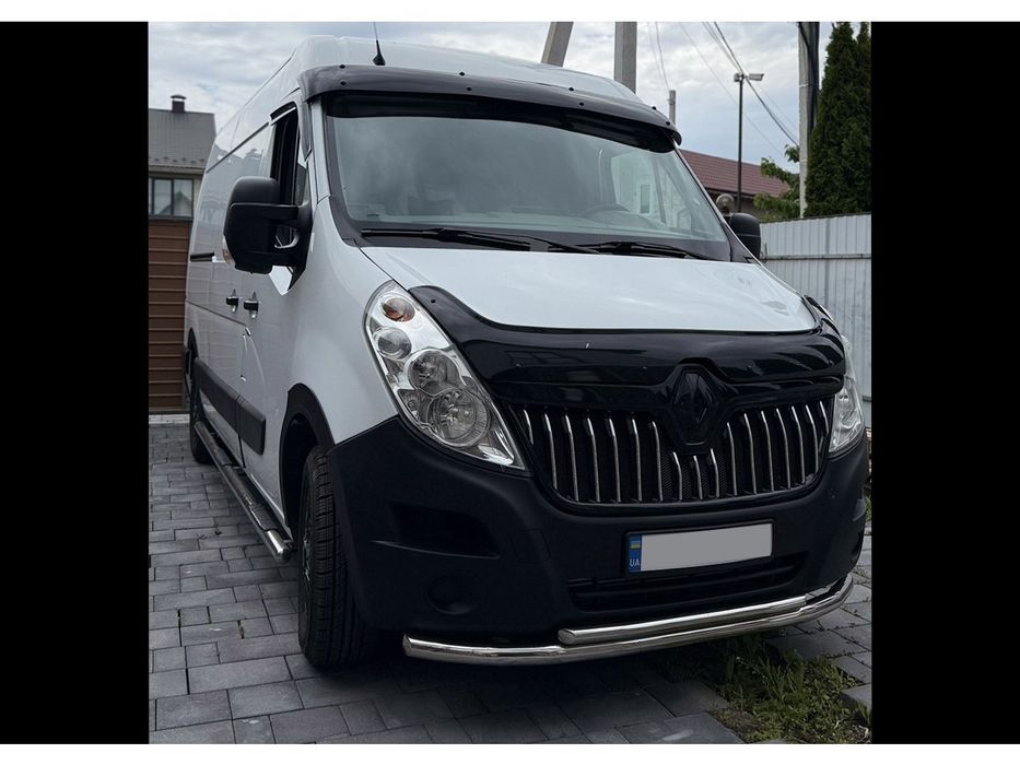 Козырек на лобовое стекло черный глянец для Renault Master 2011-2023