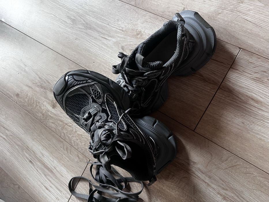 Кросівкі під бренд баленсіага