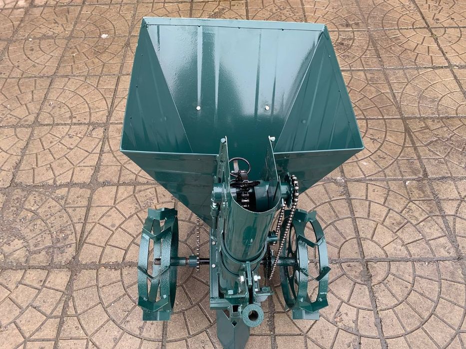 Картофлесажалка для мотоблока