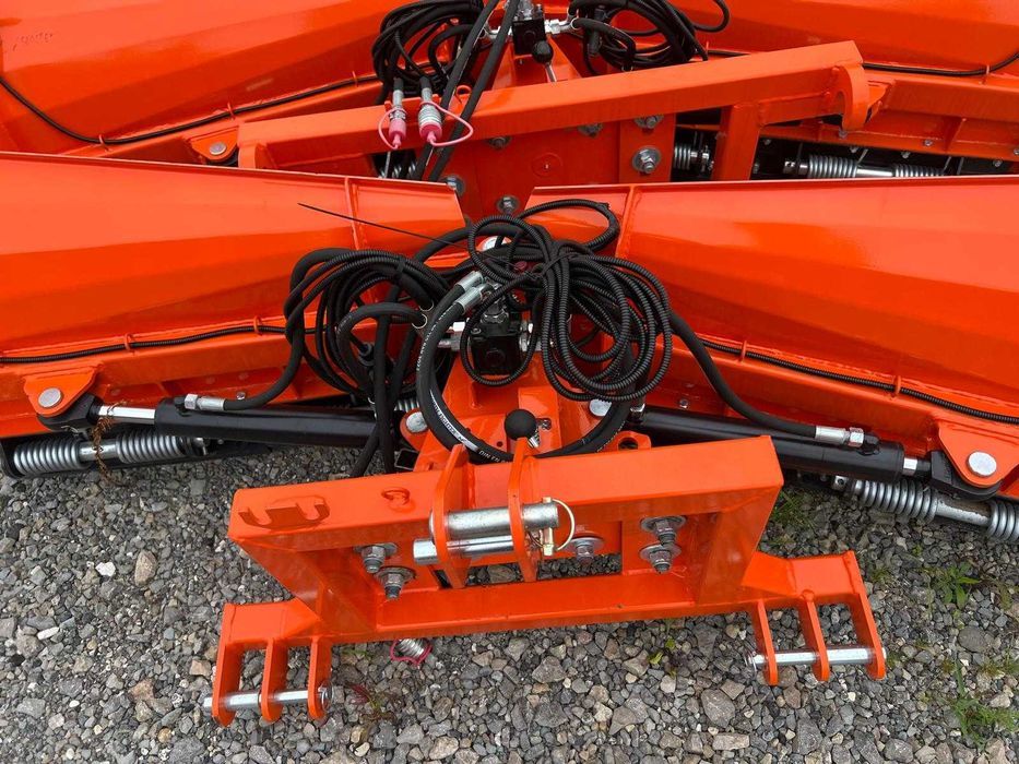 Pług do śniegu do tura tuz strzałka składany Metal Technik transport