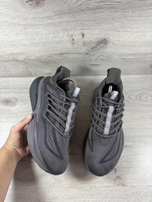 Adidas Alphaboost чоловічі кросівки 42 розмір