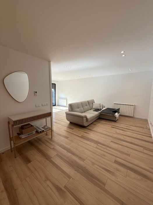T2 contemporâneo com garagem box, varandas e excelente luminosidade — Santa Clara, Leiria 1.150 €/mês