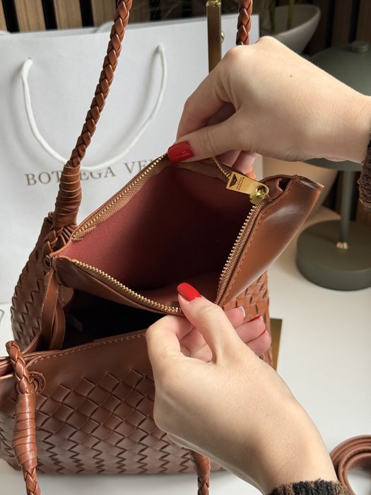 Сумка Bottega Veneta Intrecciato Shoulder Bag