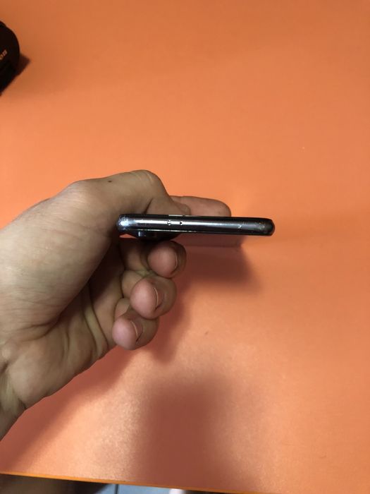 Продам Xiaomi MI9se 64GB