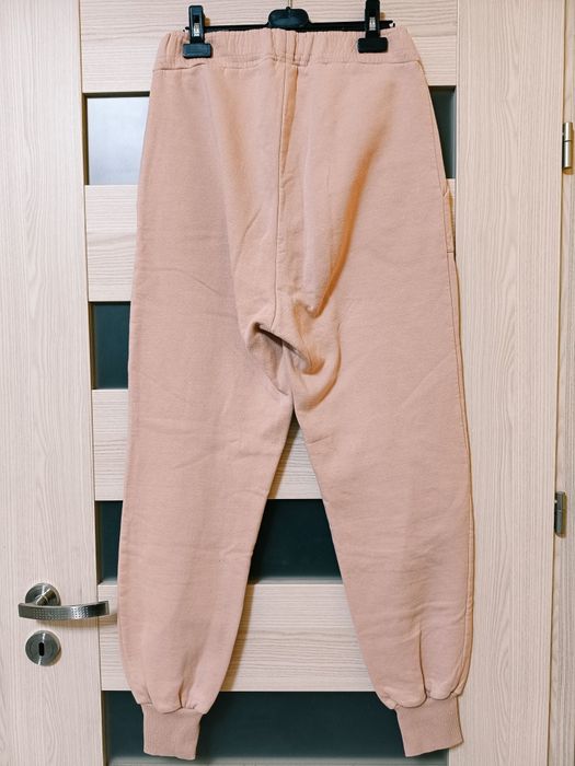 Spodnie dresy damskie w rozmiarze M/L marki Stone Skirts