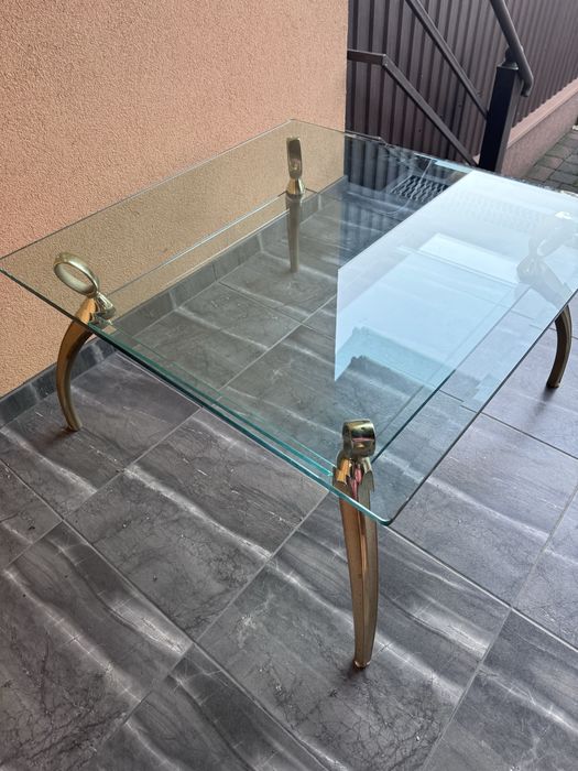 Стікляний журнальний столик