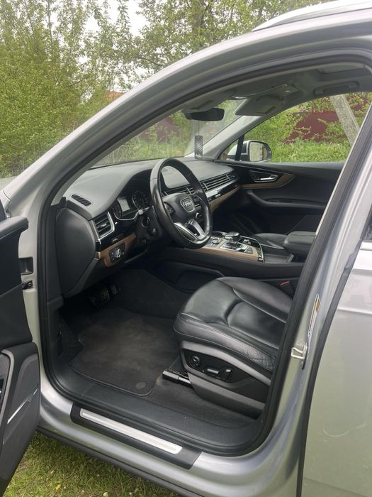 Продам Audi Q7 2017
