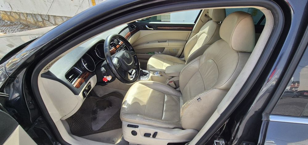 Skoda Superb Break 1.6 T.DI Elegance Greenline em muito bom estado. 
Usado · Abril · 2011 · Negociável