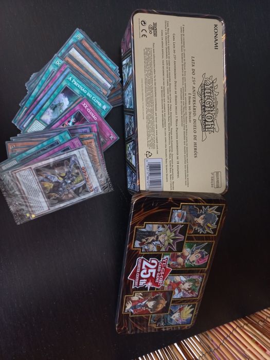 Yu-Gi-Oh! Lata 25º Aniversário + Carta Promo Paladino da Iluminação (QCR)