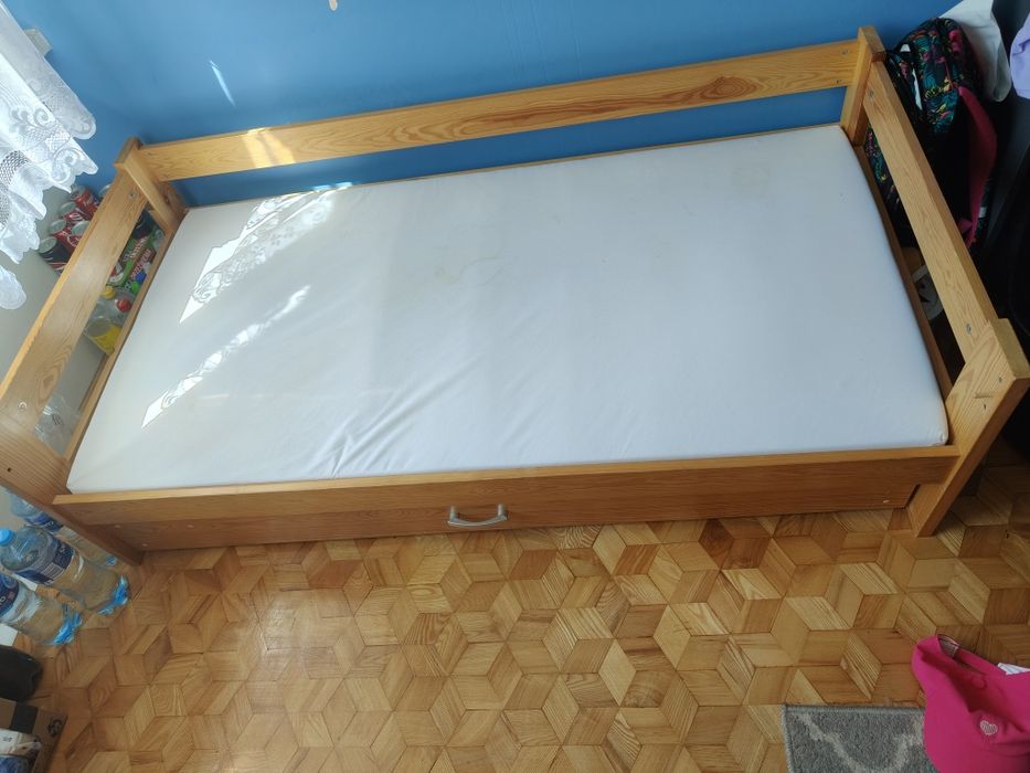 Łóżko drewniane dziecięce+ materac  80x160 + szuflada