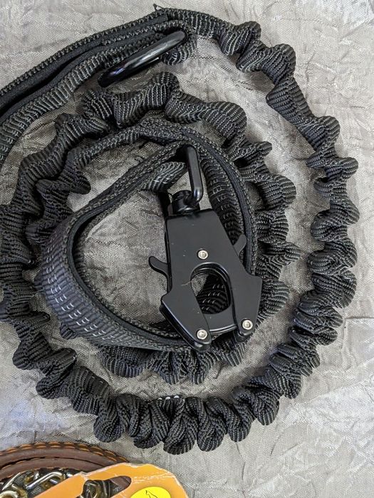 Ошійники та проводки для песиків.