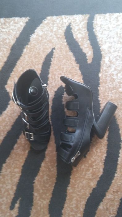 Botki sandałki klamry czarne 38 skóra ekologiczna