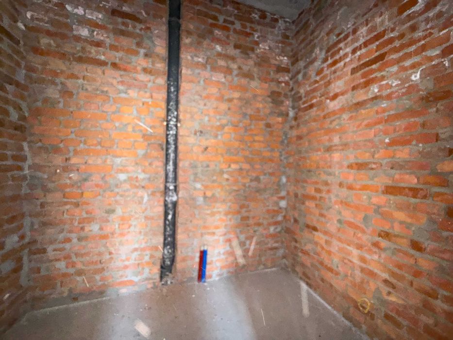 продам 2х кімнатну 67м2, 1 поверх, с. Зазим'я вул. Київська 10В , ЖК Desna Park Residence