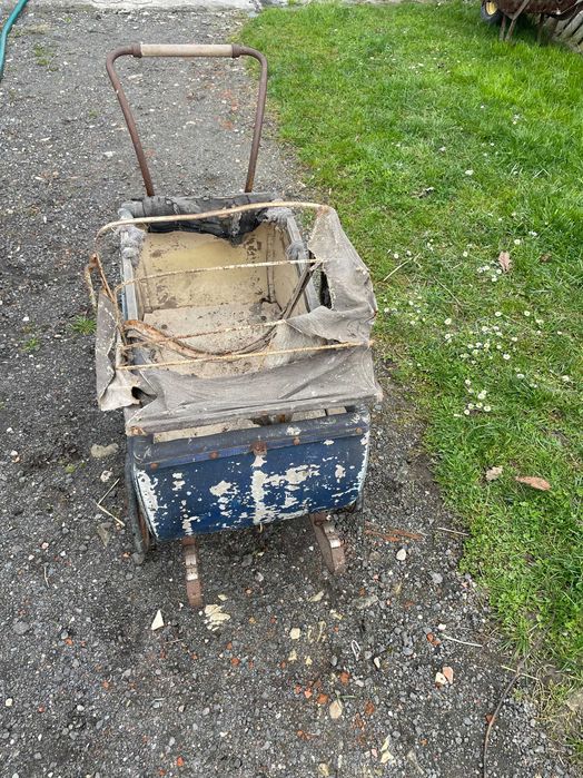 Stary wózek dziecięcy