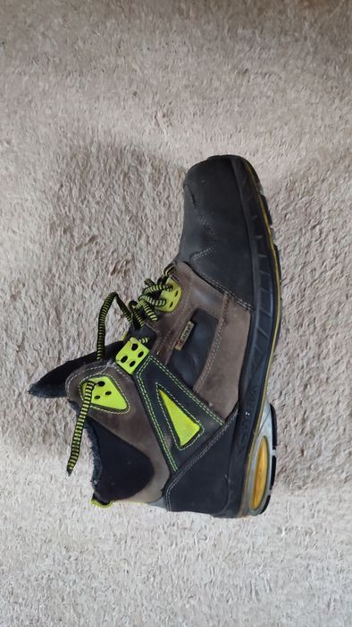 Спецвзуття, робочі черевики, захисне взуття