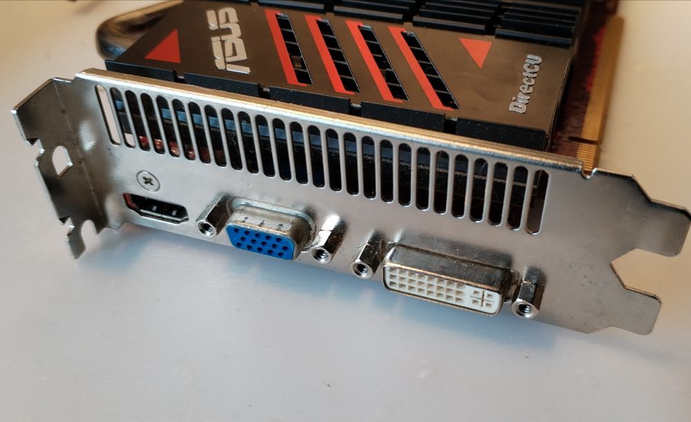 Não dá imagem-Asus HD6670 1GB DDR5 avariada