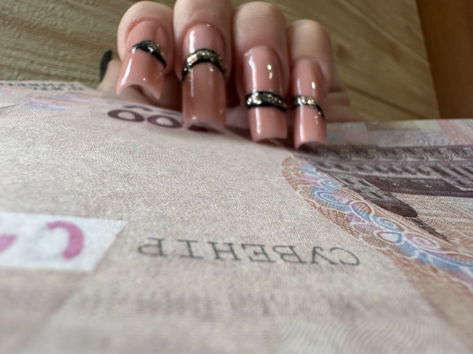 Наращивания , кореккция ногтей