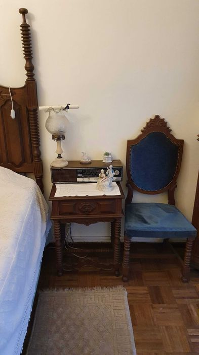 Mobilia Quarto classico completo em madeira maciça – estilo clássico