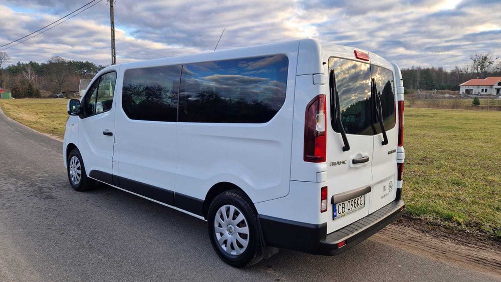 Białobrzegi i okolice | Wynajem busów 9-osobowych