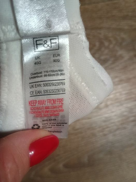 Бюстгальтер большого размера на большую грудь