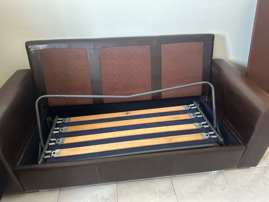 Sofá Cama casal 3 lugares em pele funcionando perfeitamente