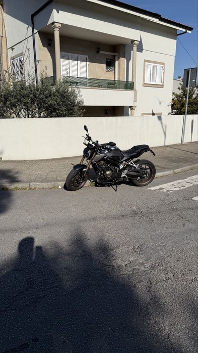 Honda cb 650r 5000 km como nova.