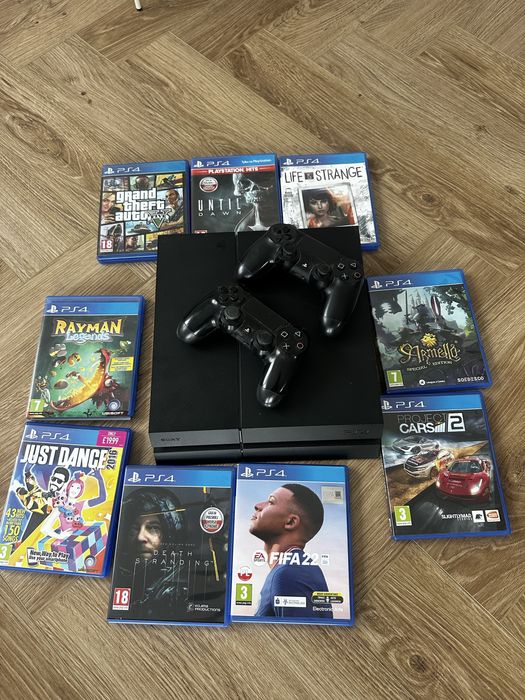 PS4 500 GB + 2 pady + 9 gier