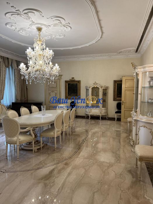 Продажа 4 ком с ремонтом  царский дом  ул. Жилянская, Классика