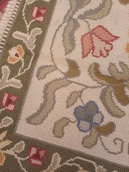 Tapete de Arraiolos (1.55m x 0.90m) Motivos Florais