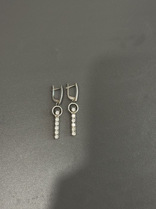 Срібні сережки з фіанітами  на англійській застібці