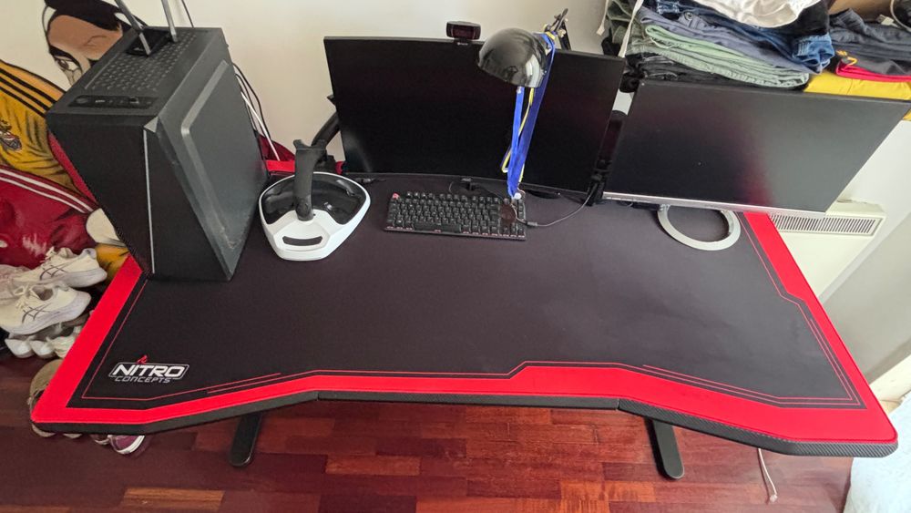 Secretária Gaming Nitro Concepts XL (170x75cm) + Tapete Inte