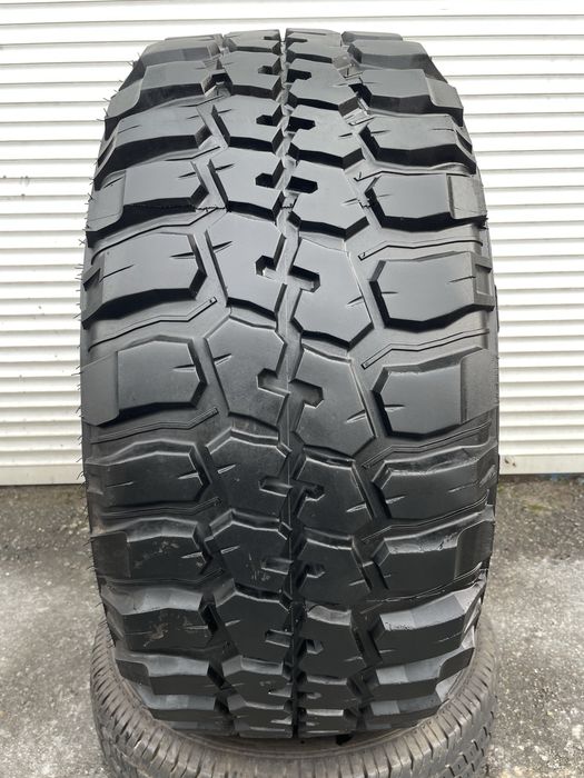 Продам комплект грязевых шин 33/12.50/20