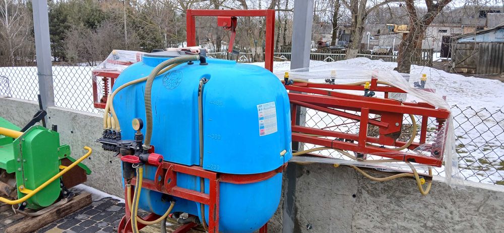 Продам тракторний оприскувач 400л
