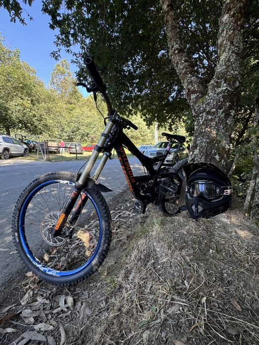 bike de downhill Specialized demo 8