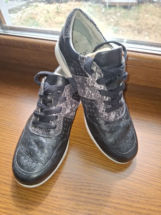 Кросівки жіночі шкіряні р.40