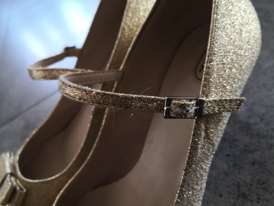Buty ślubne zlote