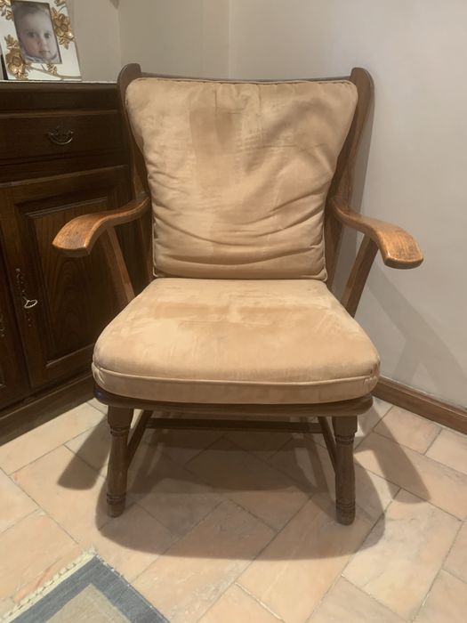 Dois cadeirões nórdicos em madeira