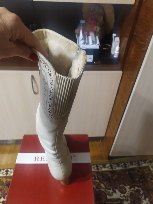 Чоботи жіночі молочного кольору