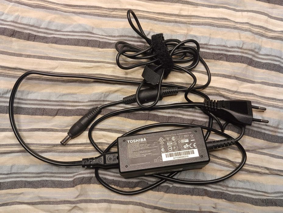 Блок живлення зарядне до ноутбука Toshiba 19V 1.58A (5.5×2.5mm)