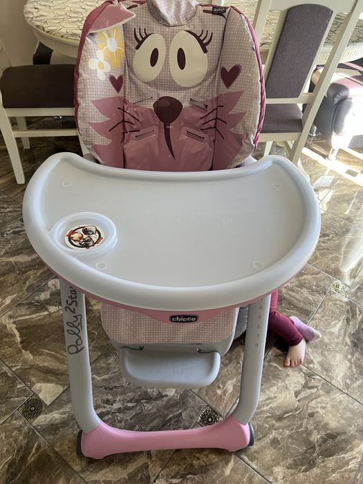Дитячий годувальний столик фірми Chicco.