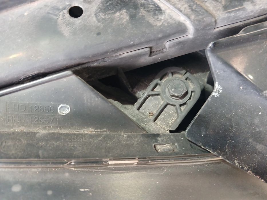 Ótica / farol direita KIA Ceed SW (ED)