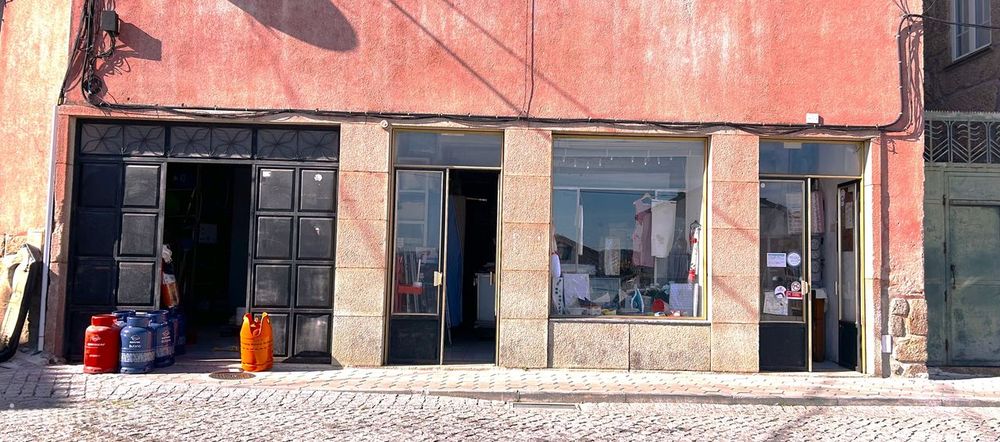 Espaço Comercial Para Venda   Na Vila De Gonçalo - Uma Oportunidade Ún