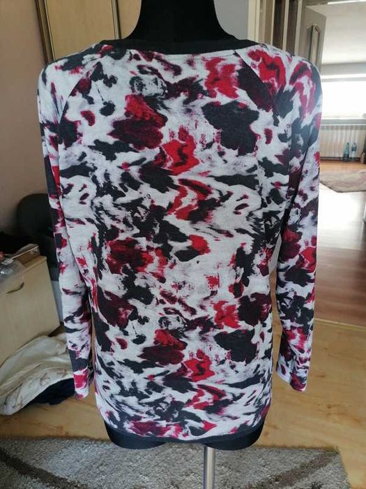 Sweter czerwono-czarny
